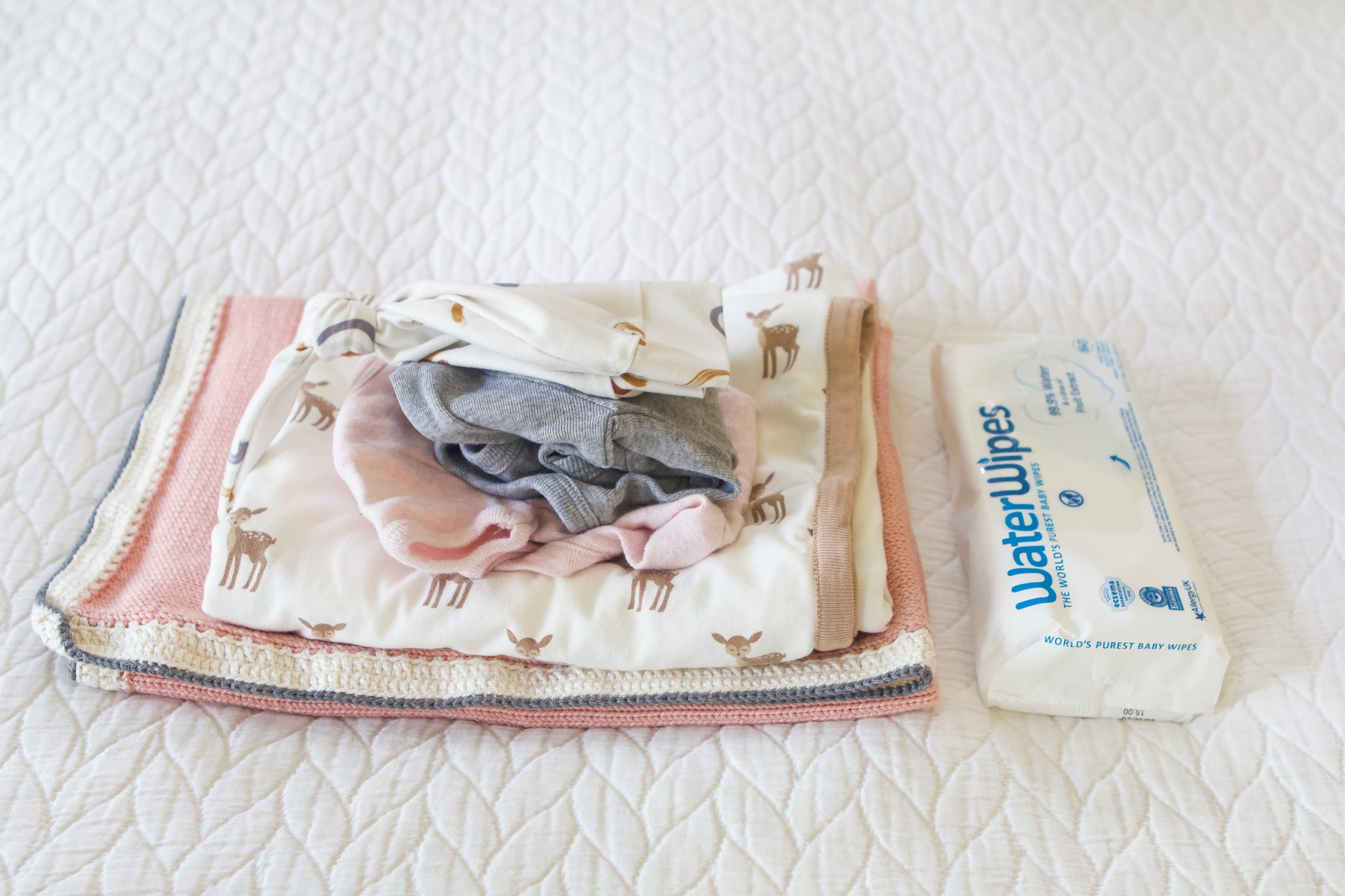 What to pack for the hospital for baby