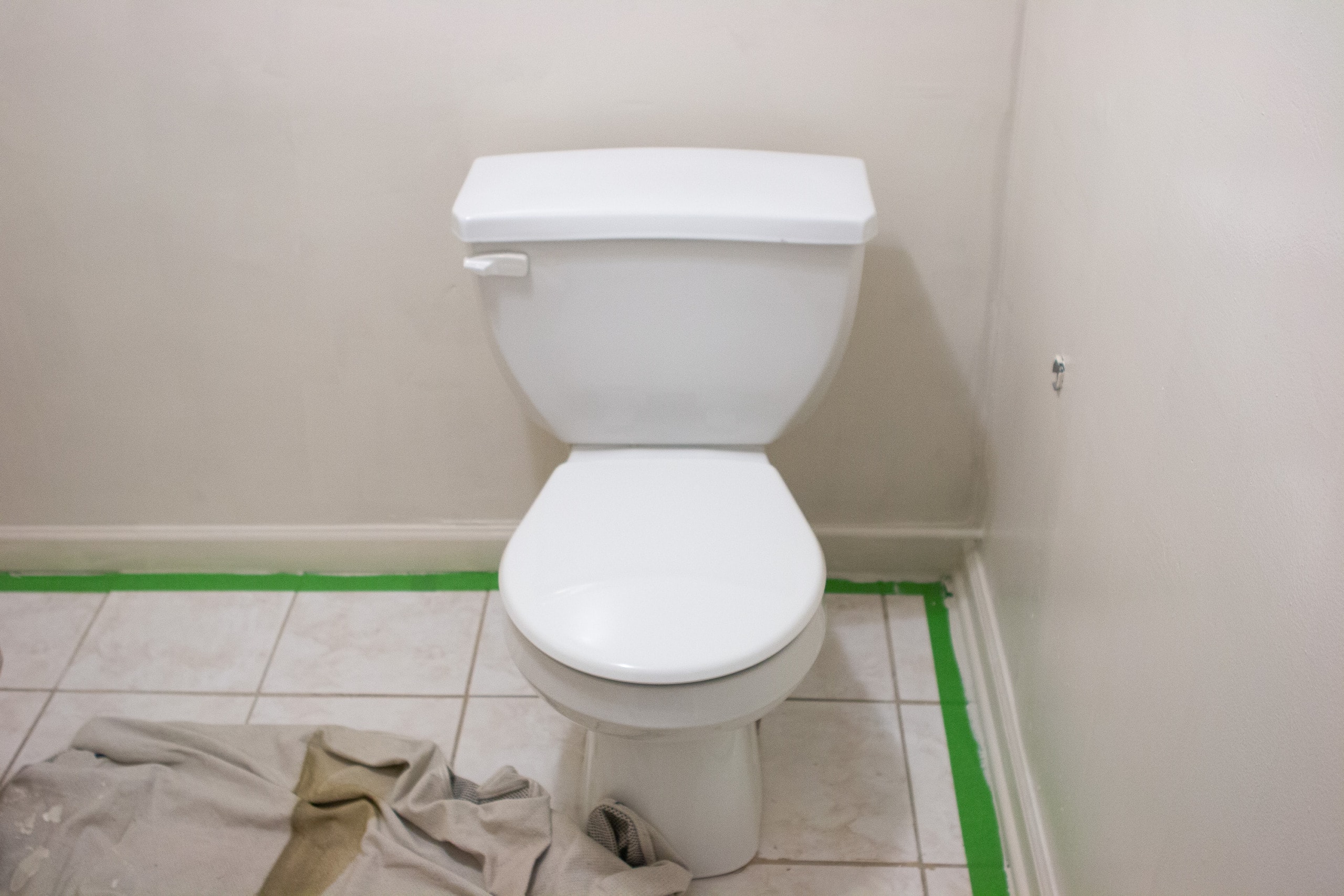 Painting the parts behind the toilet