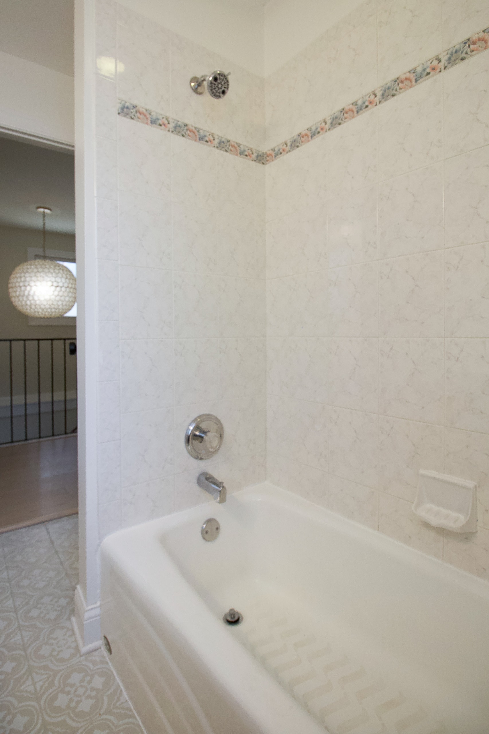 tips to paint your bathtub and shower tile