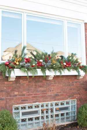 How to Make a Holiday Window Box