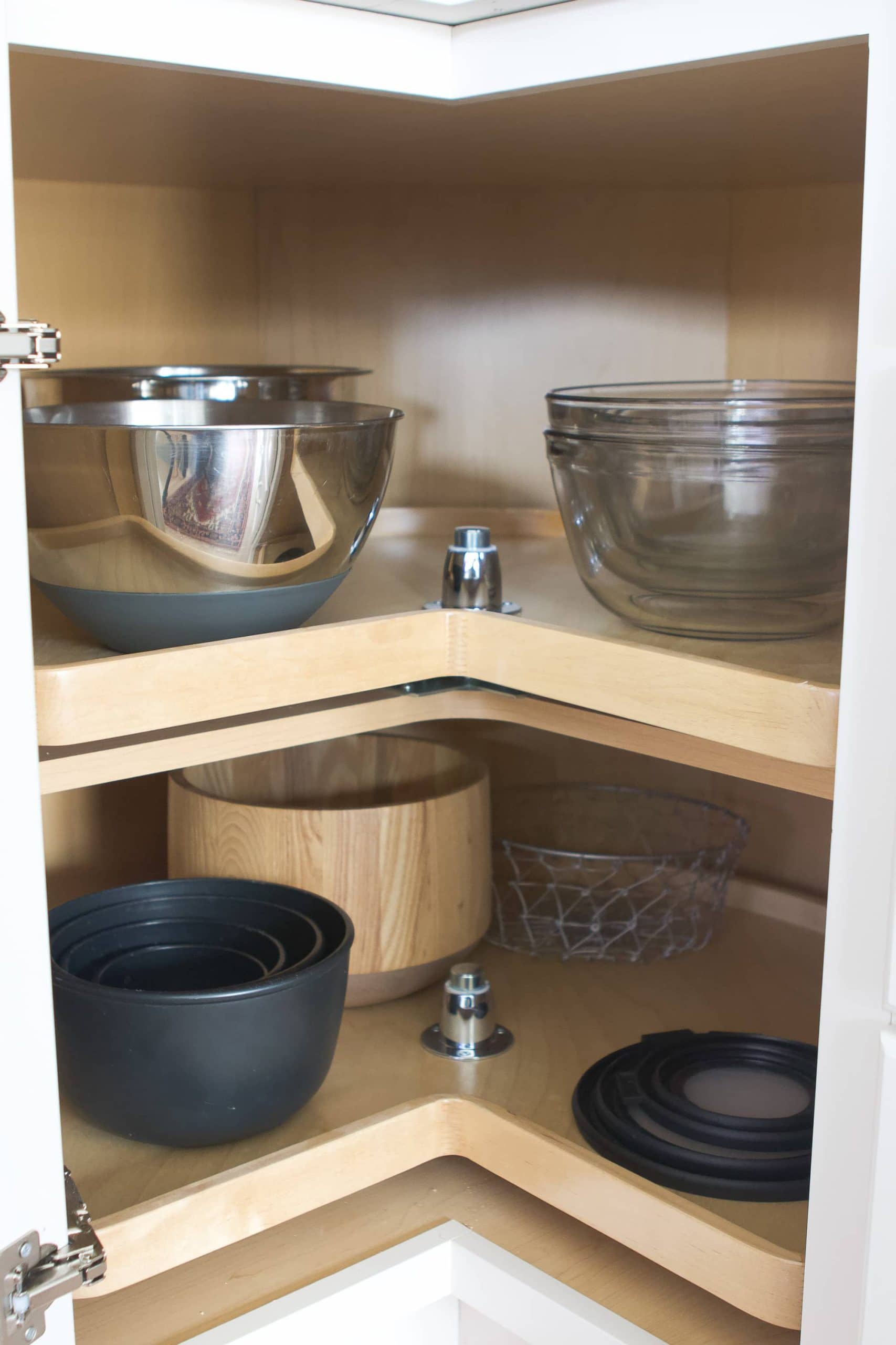Using a lazy susan in your kitchen