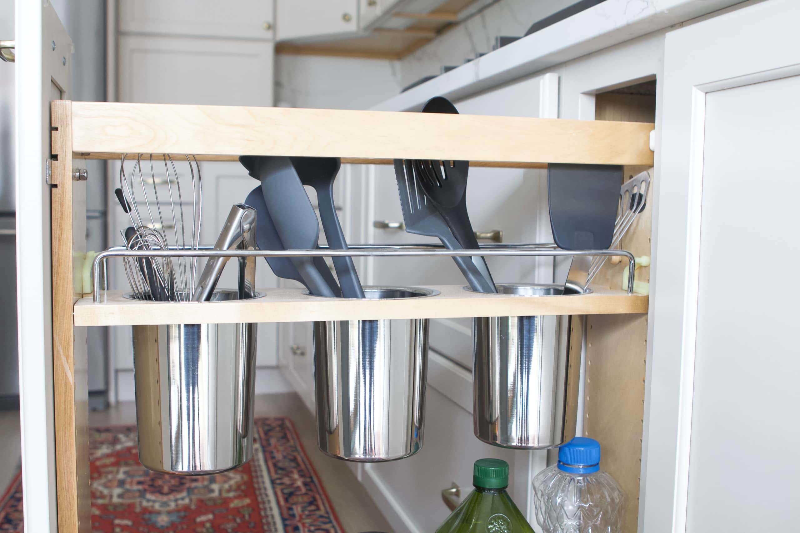 Pull-out slim drawer in kitchen
