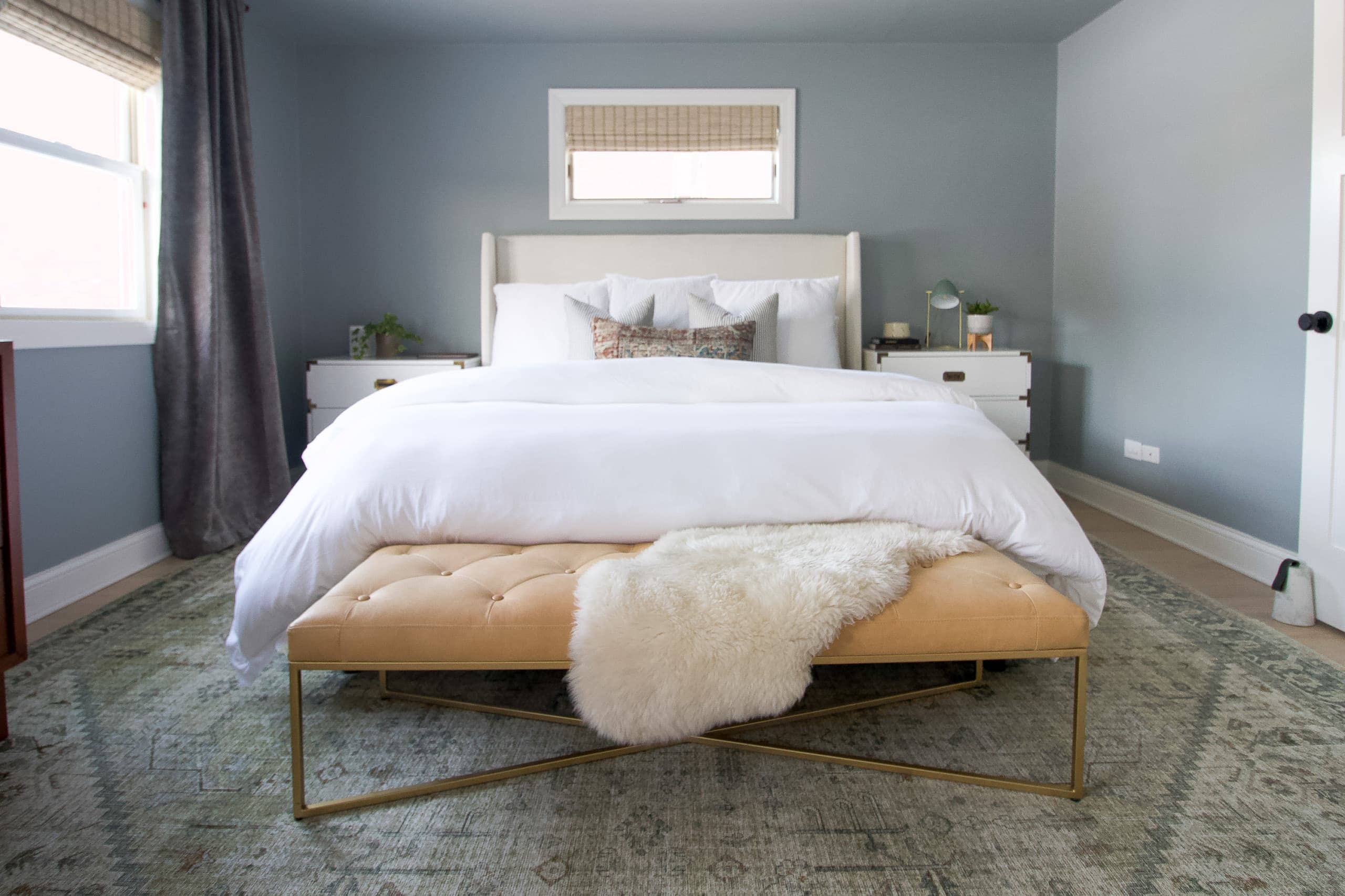 How to arrange pillows on a king size bed