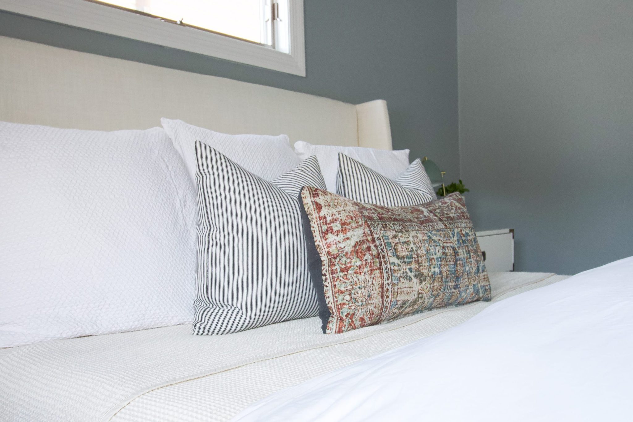How to Best Arrange Pillows on a King Size Bed