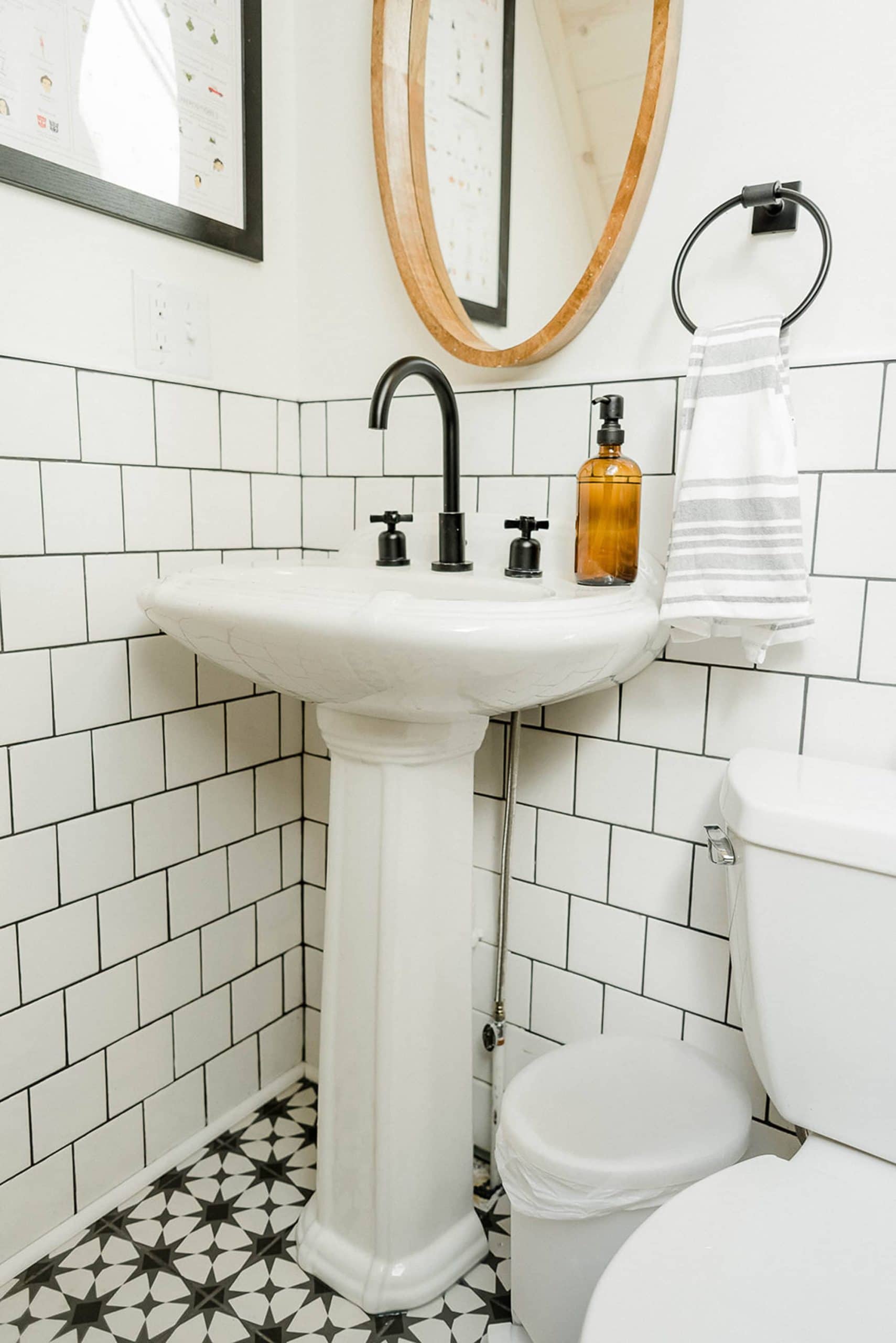 Pedestal sink in a bathroom