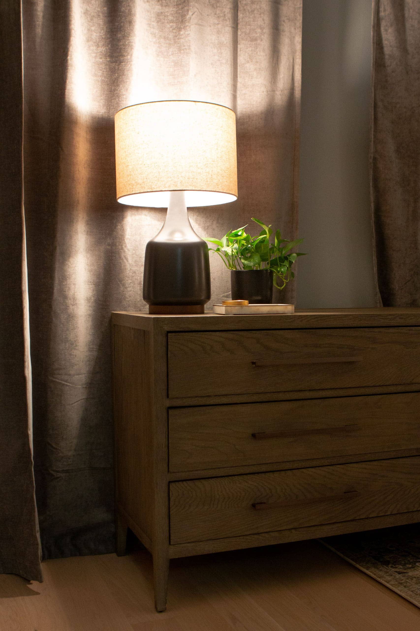 Tips to decorate a rental, invest in lighting