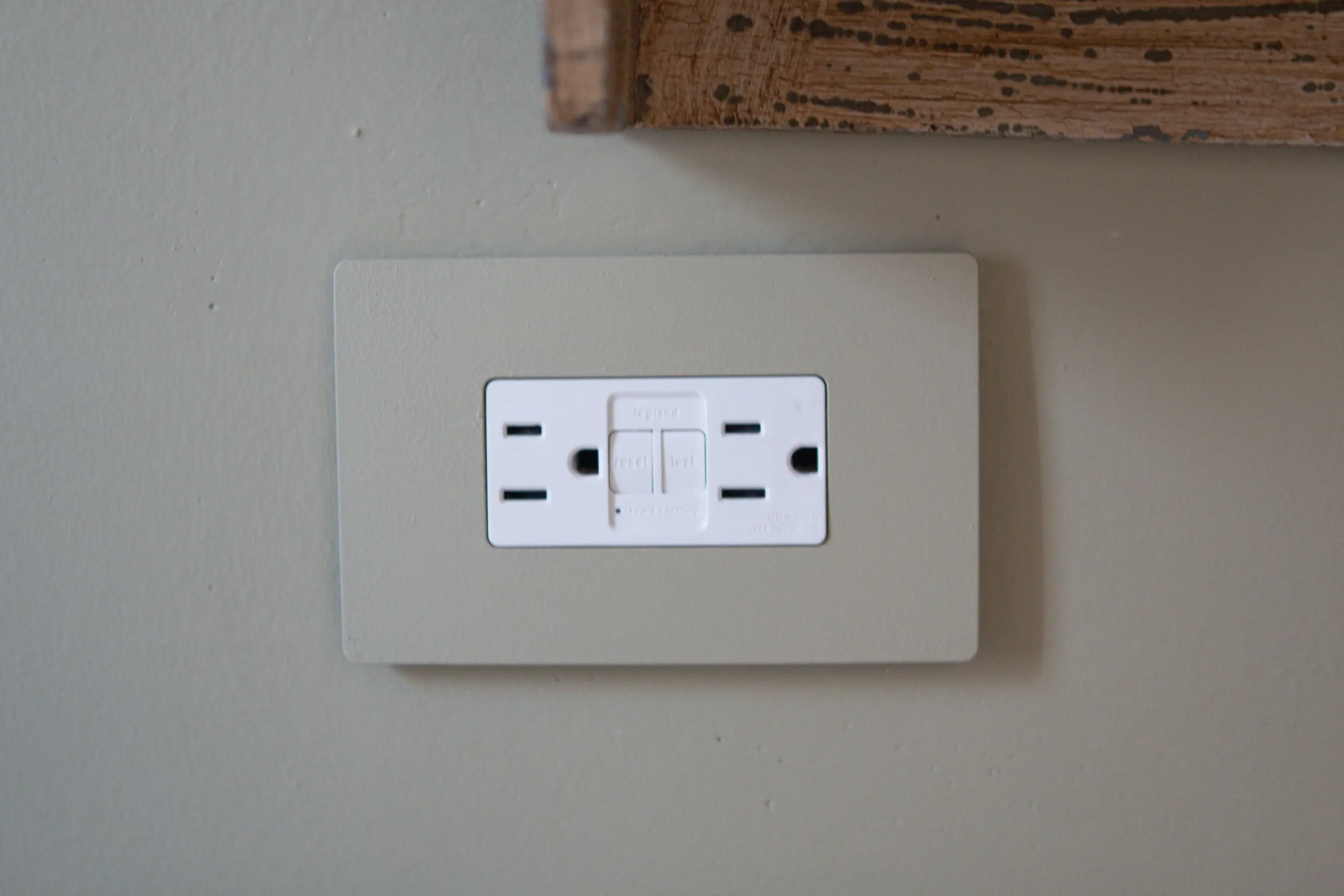 My best tips to paint outlet covers