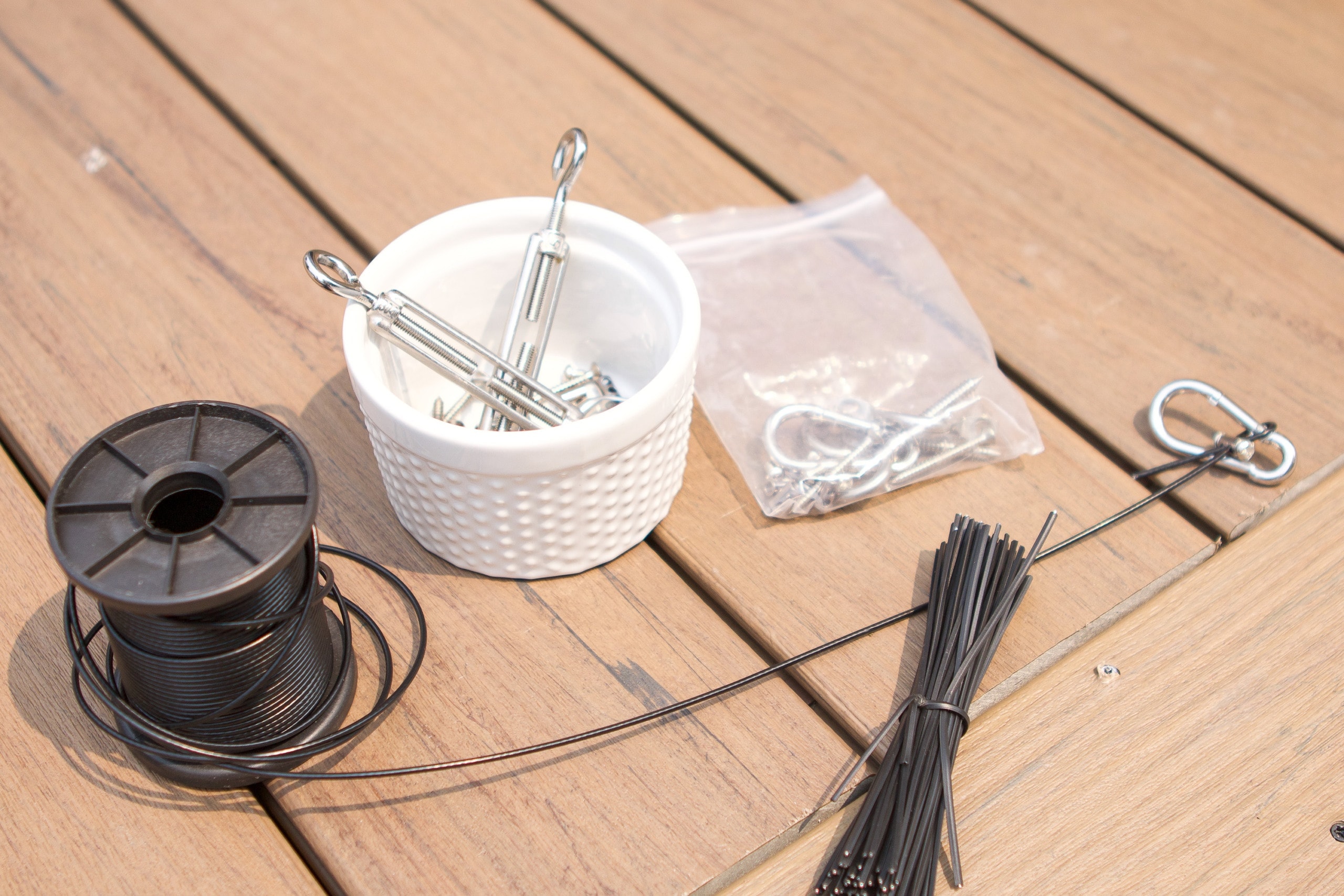 Kit to help when you install string lights