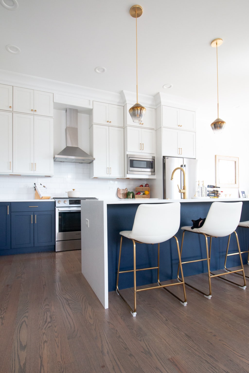 water fall kitchen island counters in this city chic condo