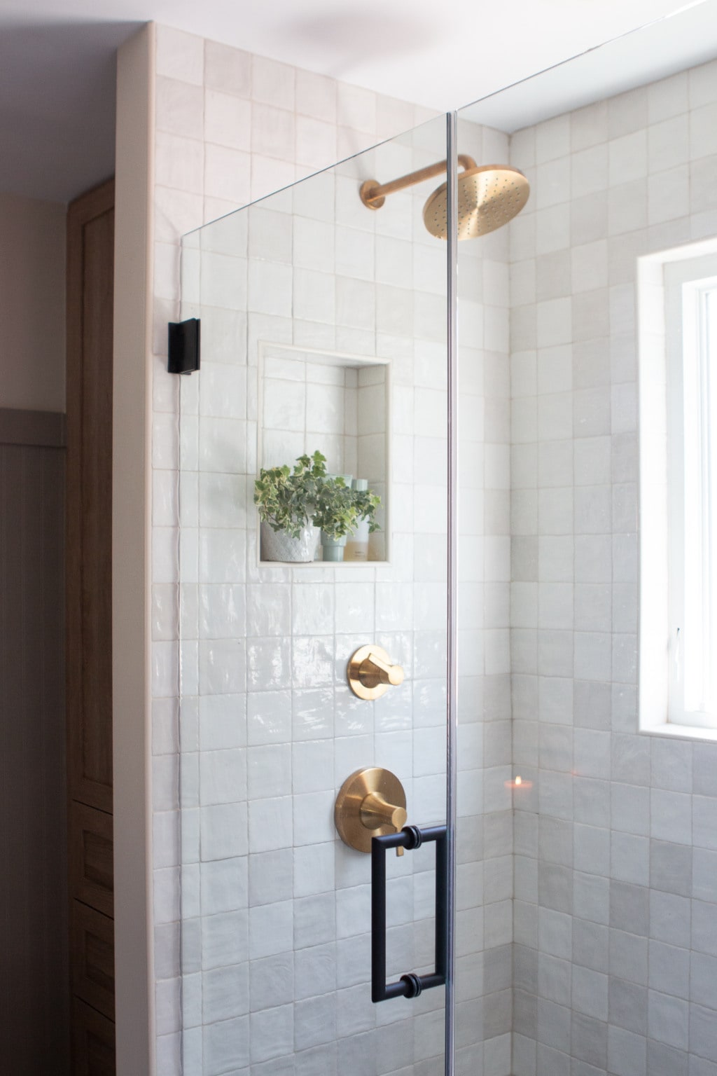 Black and Gold Marble Bathroom | The DIY Playbook