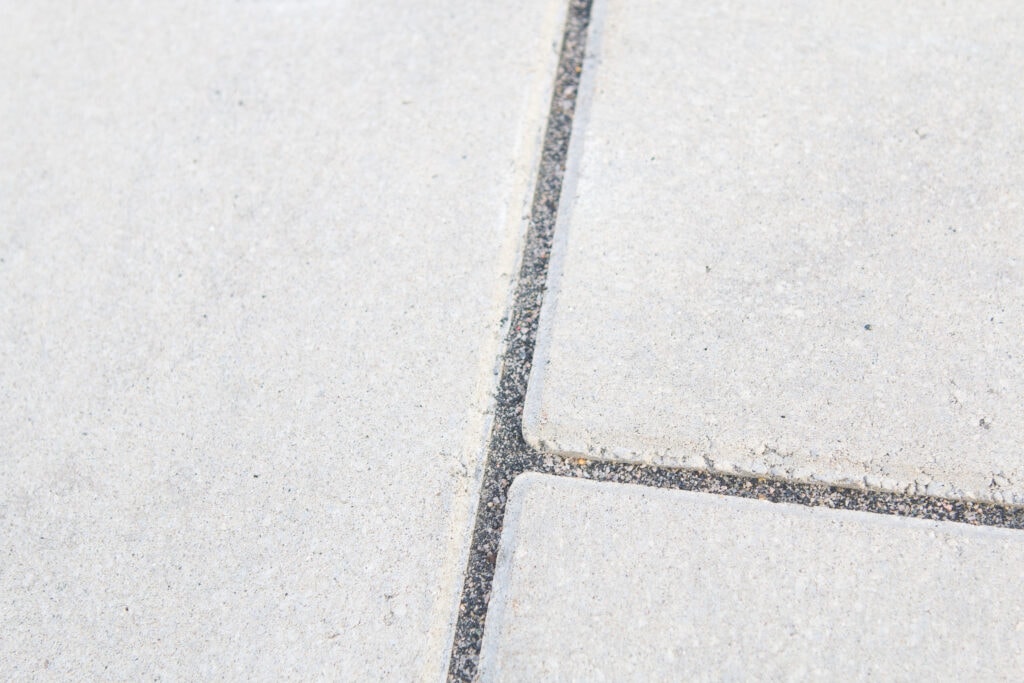 HOw to install polymeric sand on your backyard patio