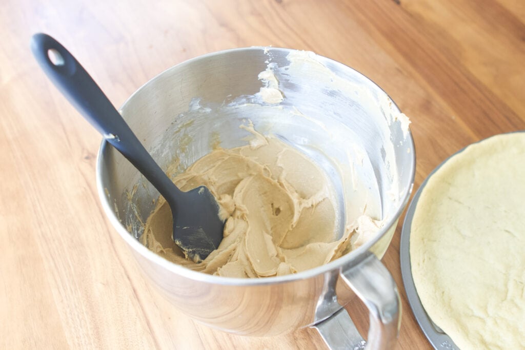 Use a spatula for spreading out your frosting