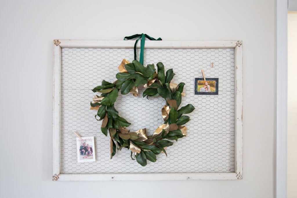 Use a chicken wire frame to hold holiday cards