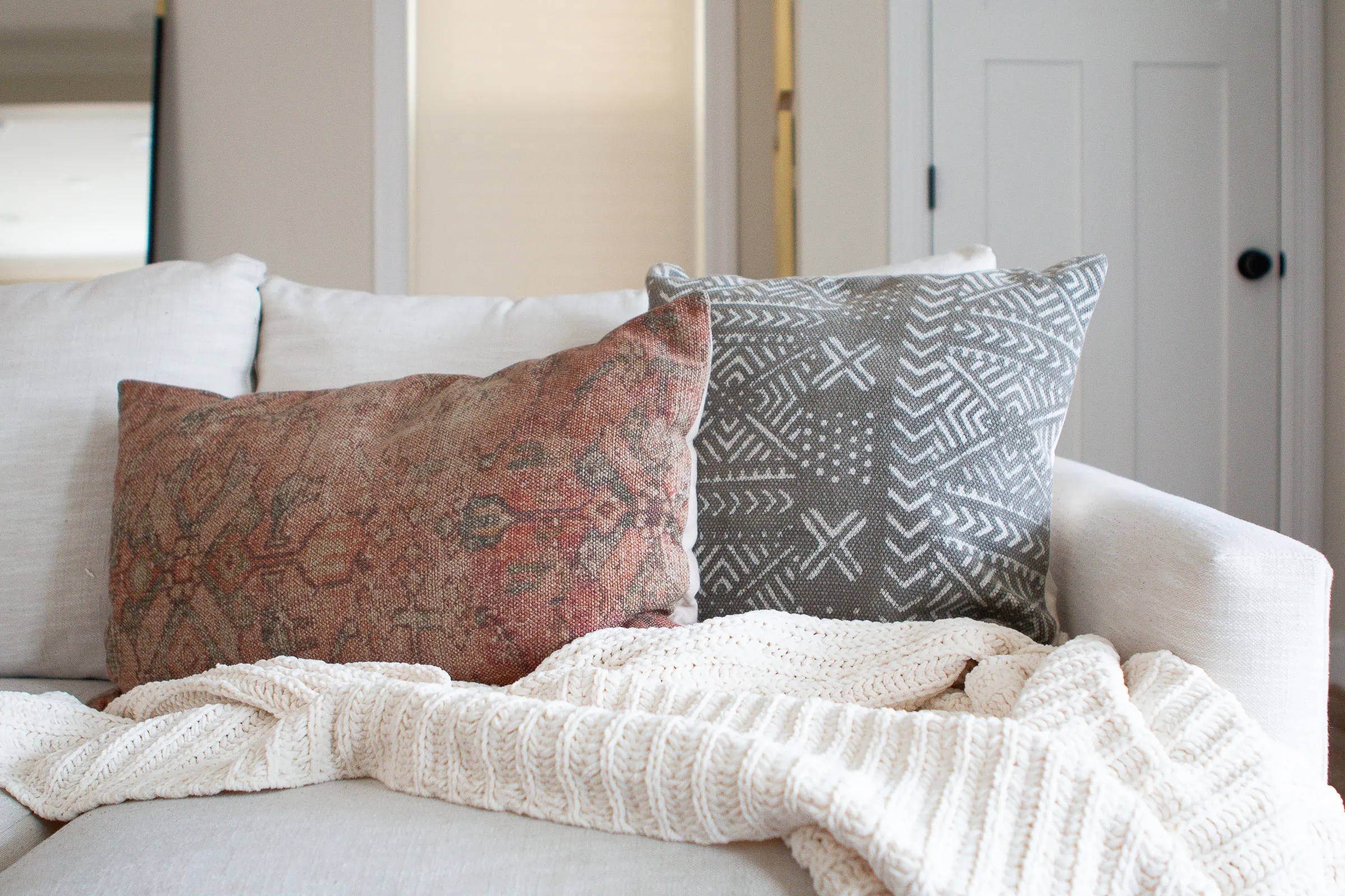 My dos and don'ts for throw pillow styling