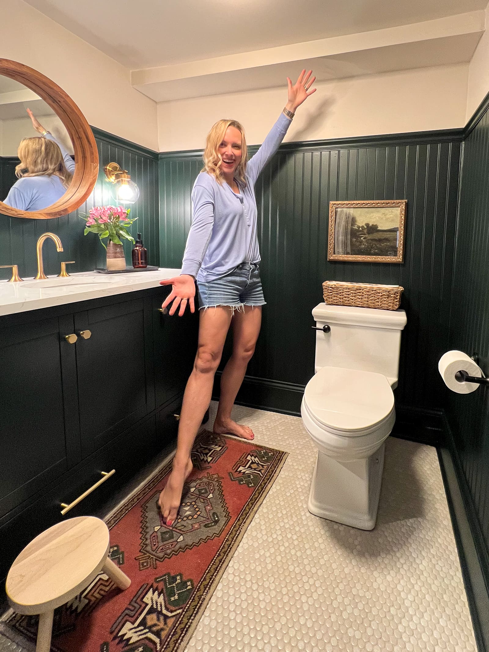 The reveal of our dark green bathroom in the basement with lots of DIY projects