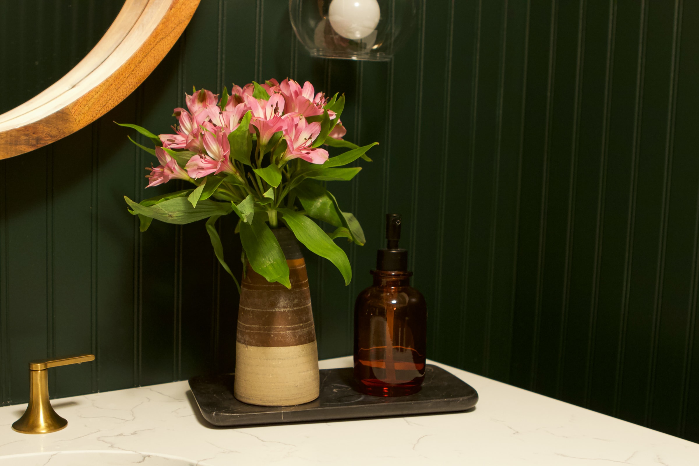 My best tips to style a bathroom vanity