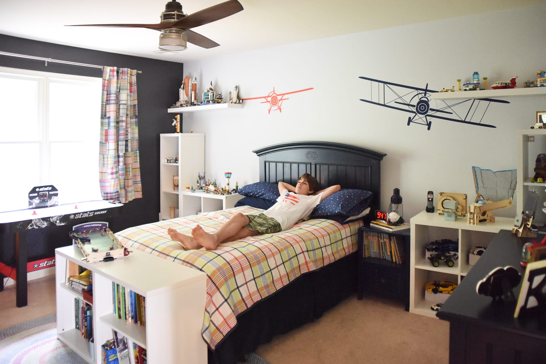 A teenage boy bedroom