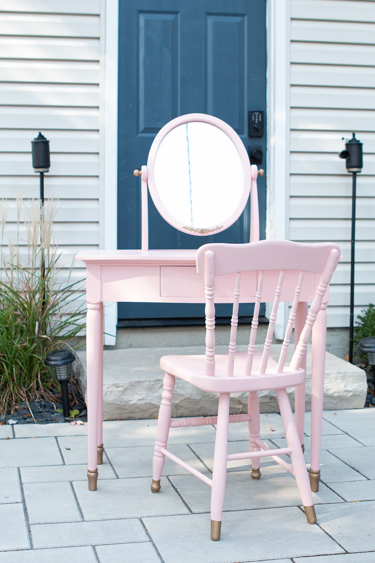 How to use chalk paint on old furniture