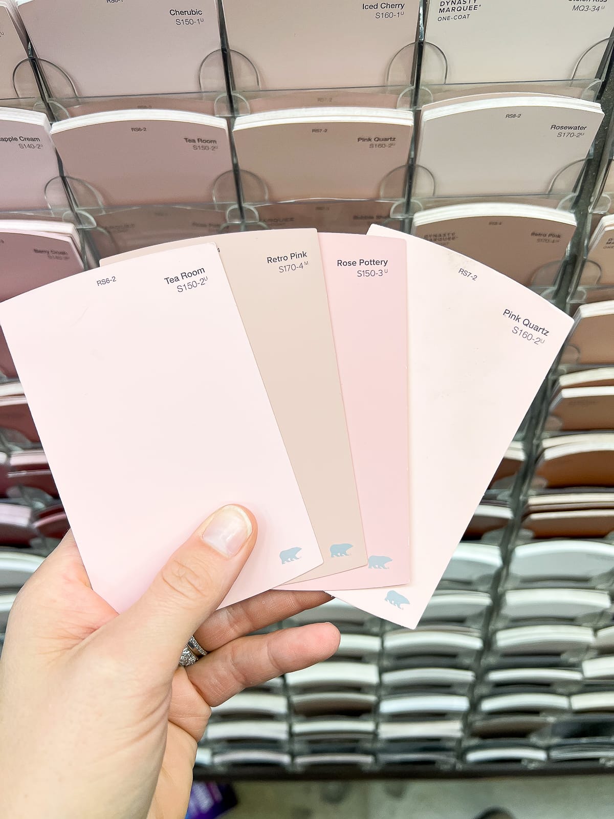 Choosing the perfect color of chalk paint for my chalk paint furniture DIY project