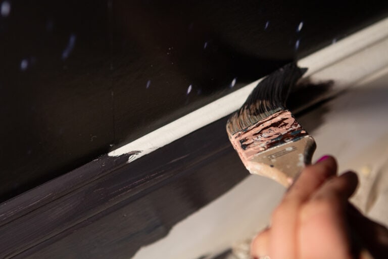 How To Paint Baseboards With Carpet In 4 Easy Steps