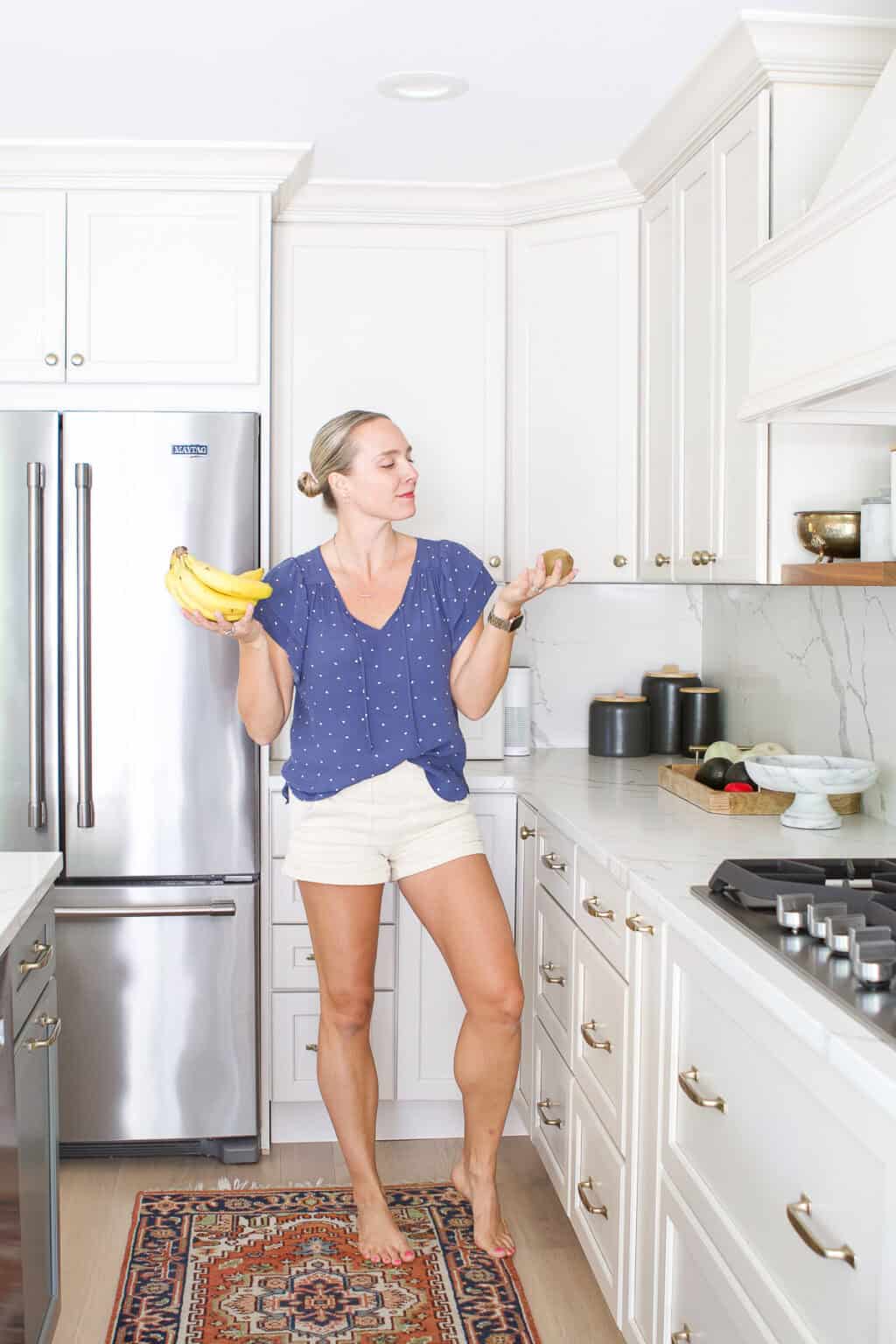 How To Get Rid of Fruit Flies In Your Kitchen (DIY Tips)