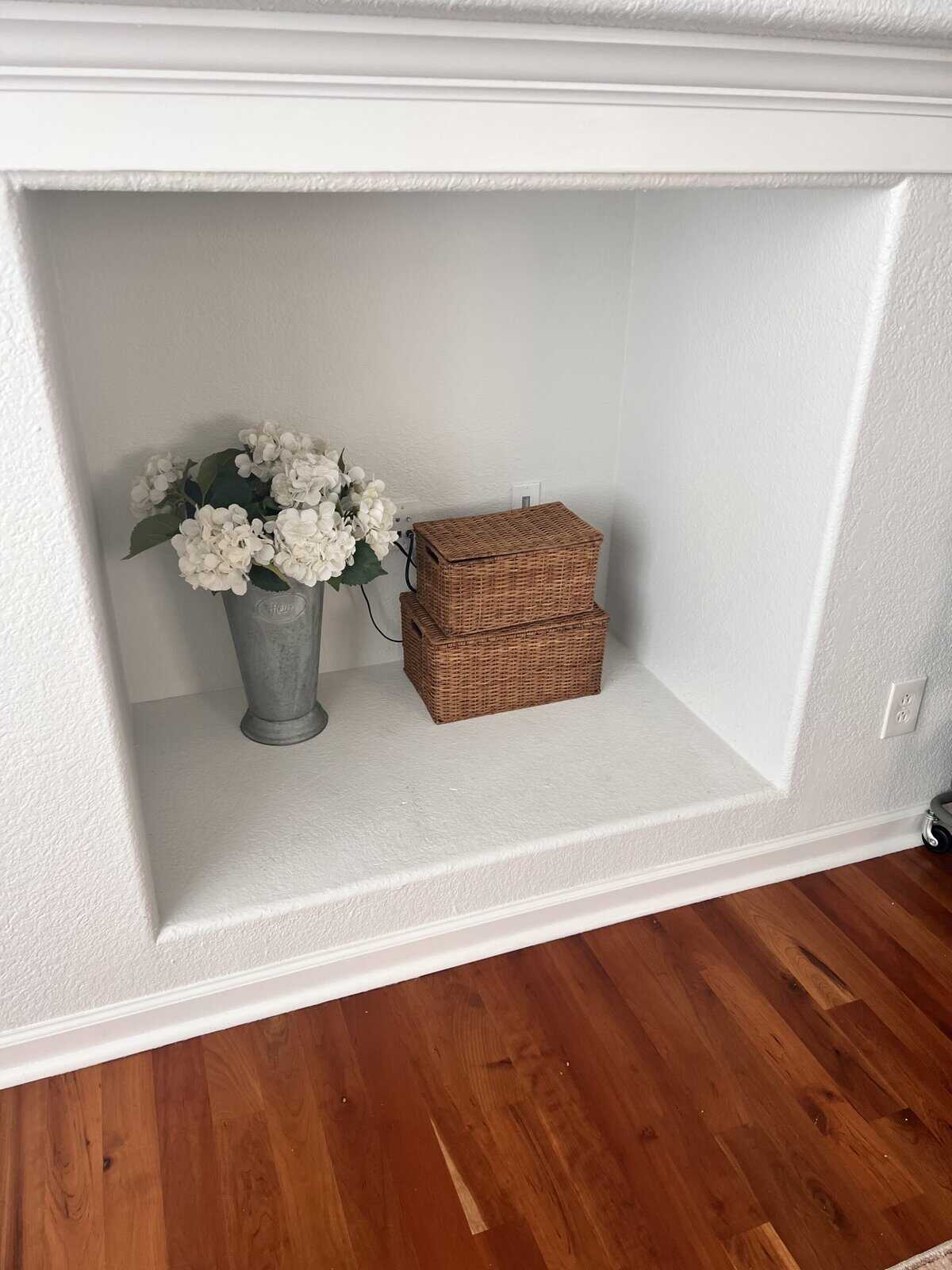 The awkward corner and niche